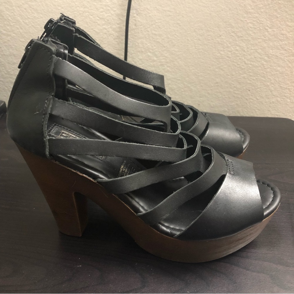 Black Wedges Size 8 1/2. Made in Mexico